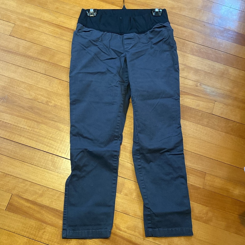 Gap Maternity girlfriend chino. Gray. Size 8.